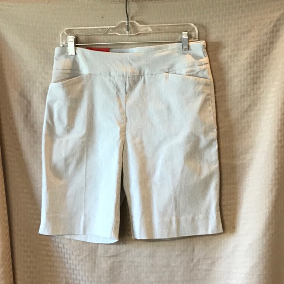 Hilary Radley ladies shorts, sz Medium, Pull-on, white/grey pinstripe - Picture 1 of 5